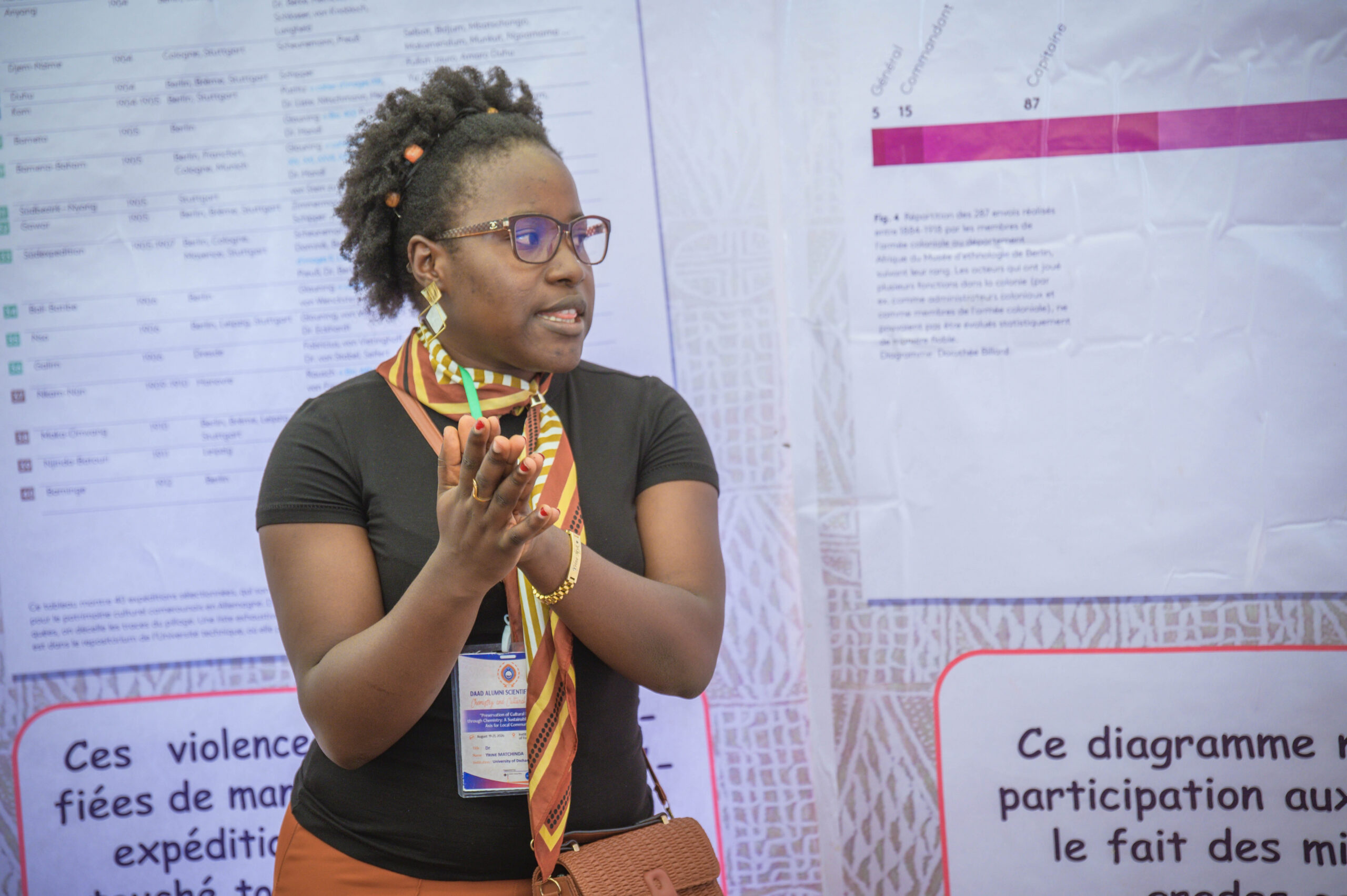 Visite guidée de l’exposition conduite par le Dr Matchinda Yrine Karitou Foumban, 19 août 2026. Photo de ©Sidoine MBOGNI.